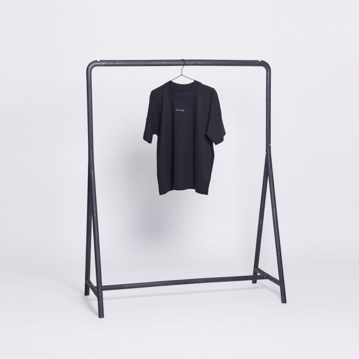 unisex t-shirt „om club“ - black/organic/oversized