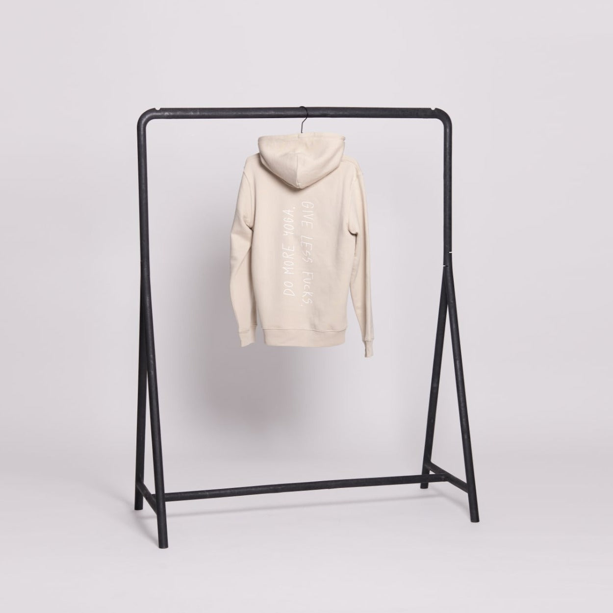 unisex hoodie „do more yoga. give less fucks.“ - organic/desert dust/medium fit