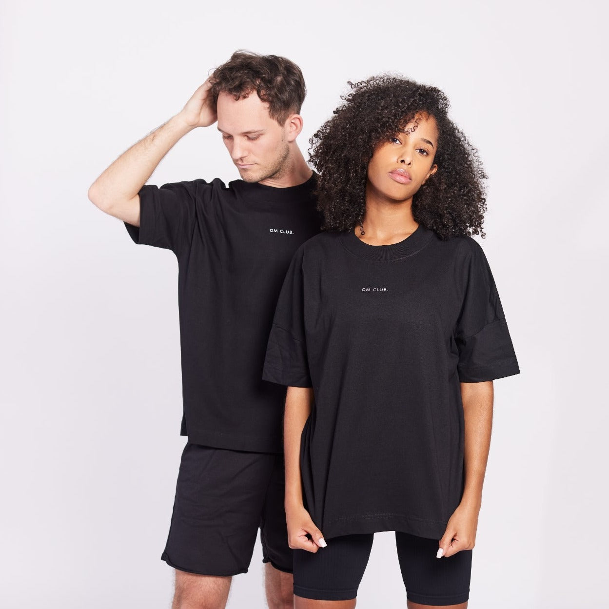 unisex t-shirt „om club“ - black/organic/oversized