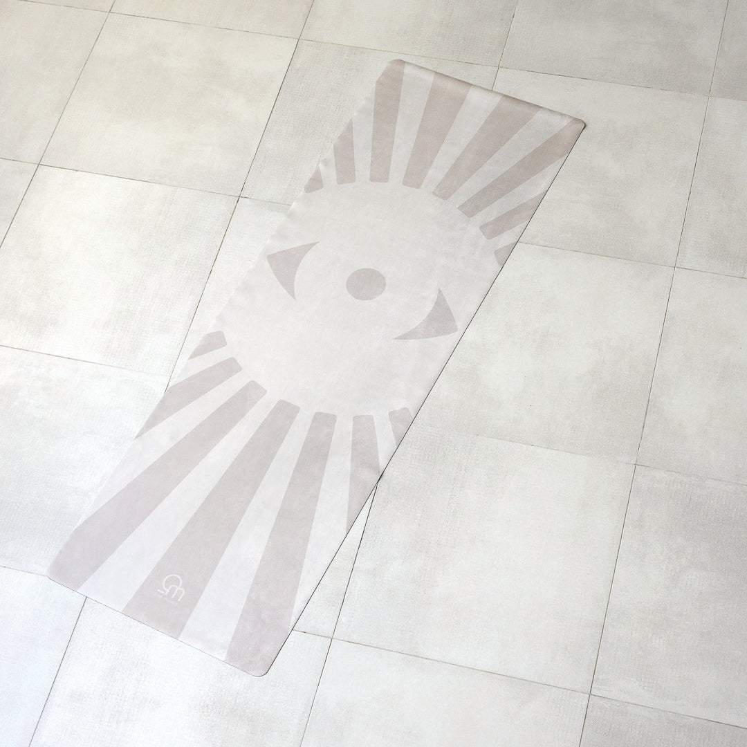 Third Eye Mat beige am Boden
