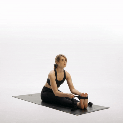 Bewegtes Bild der Anwendung des 2-in-1 Yoga Straps